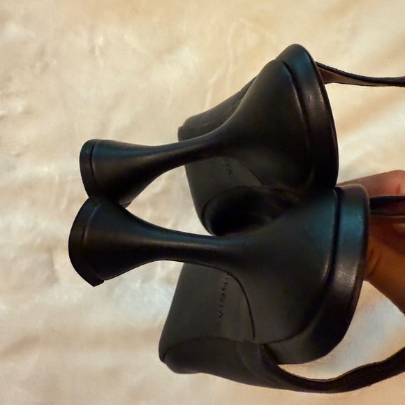Vionic Slingback heels Size 10, Worn once!  Both Black and Beige - Picture 12 of 12